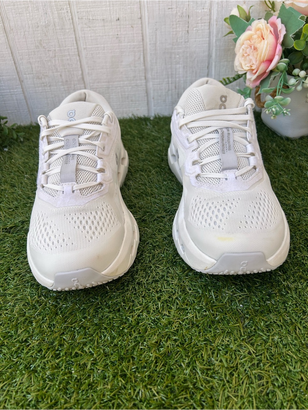 On Cloud Running Shoes -Frost | Glacier
Cloudrunner 3 women size 8 gently used - Picture 10 of 16